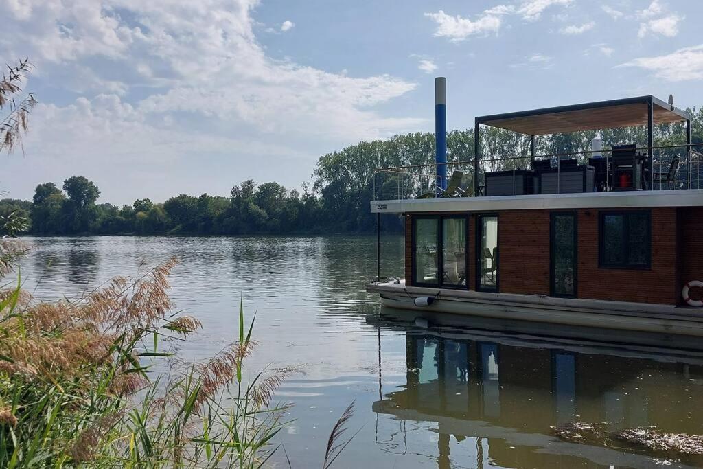 Riverboat-Rhein-Main Ferienloft فيسبادن المظهر الخارجي الصورة